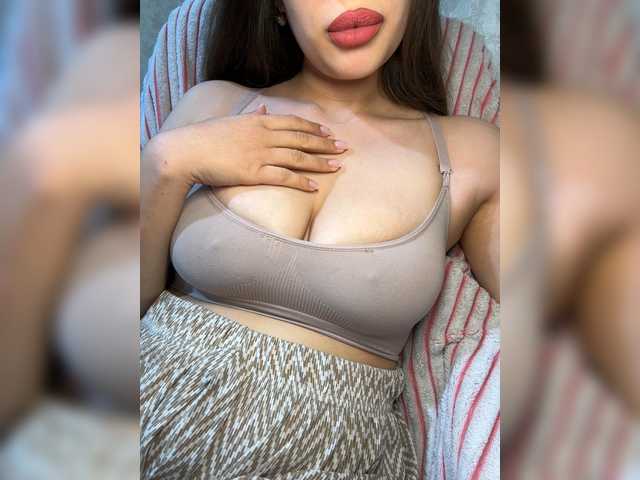 Alifiya28 live cam on BongaCams
