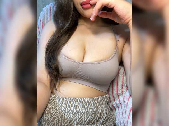 Alifiya28 live cam on BongaCams