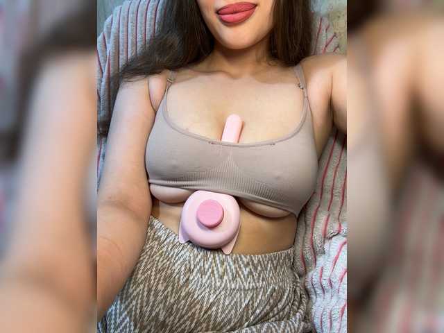 Alifiya28 live cam on BongaCams