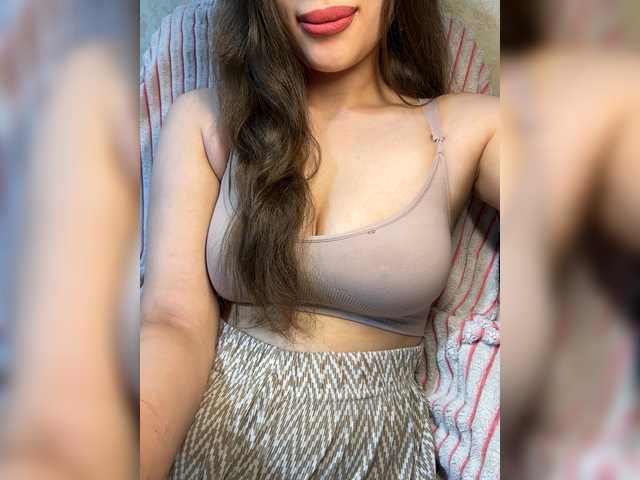 Alifiya28 live cam on BongaCams