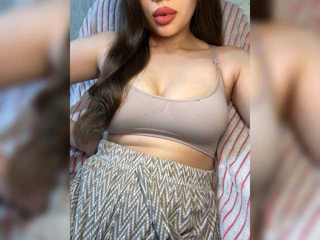 Alifiya28 live cam on BongaCams