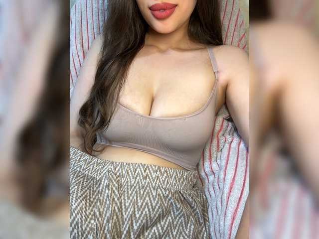 Alifiya28 live cam on BongaCams