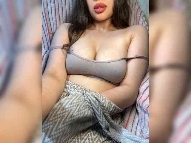Alifiya28 webcam