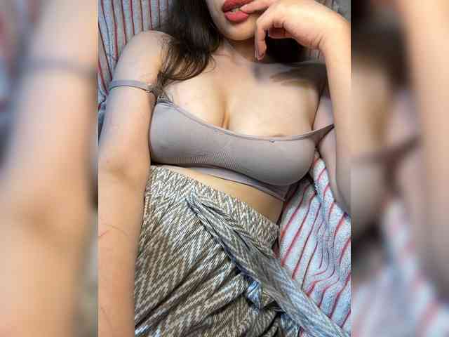Alifiya28 webcam
