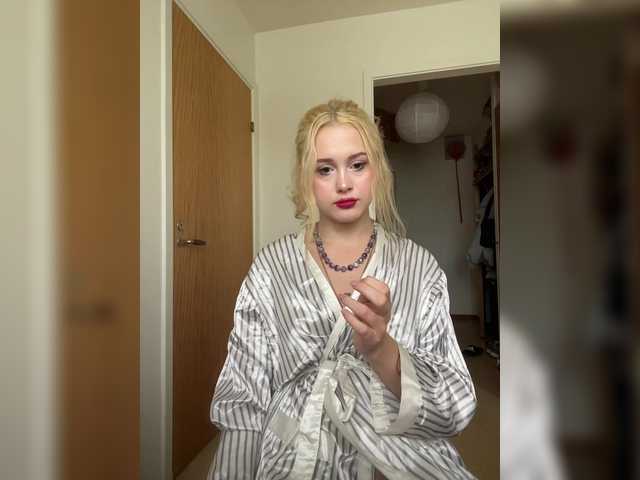 hellokitty23 live cam on BongaCams