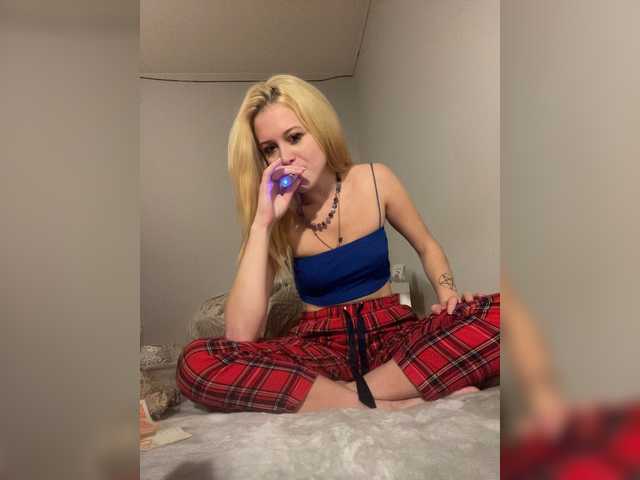 hellokitty23 live cam on BongaCams