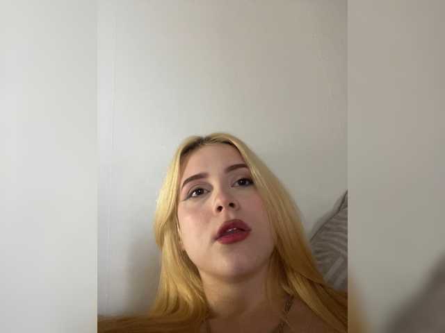 hellokitty23 live cam on BongaCams