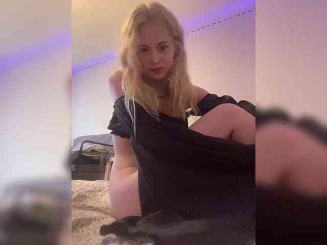 hellokitty23 webcam