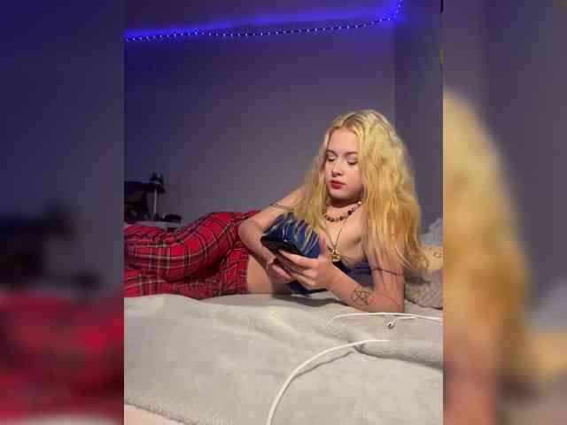 hellokitty23 webcam