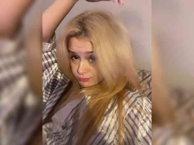 hellokitty23 webcam