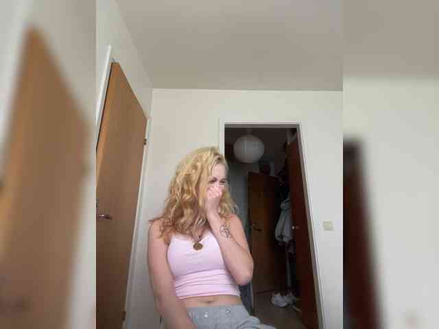 hellokitty23 webcam