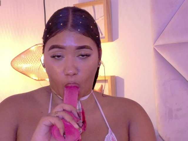 Amy-Collins live cam on BongaCams