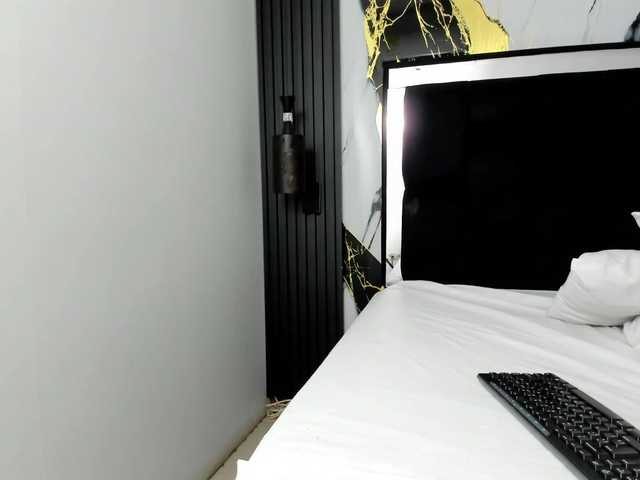 Scarlet-Estelle live cam on BongaCams