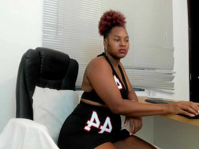 Scarlet-Estelle live cam on BongaCams