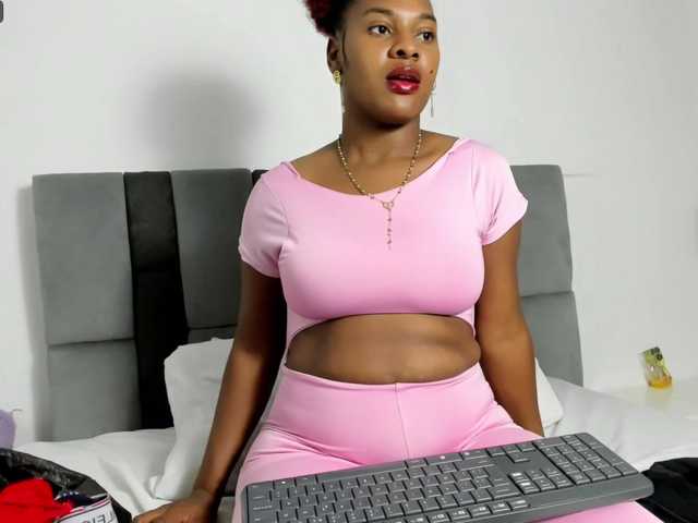 Scarlet-Estelle live cam on BongaCams