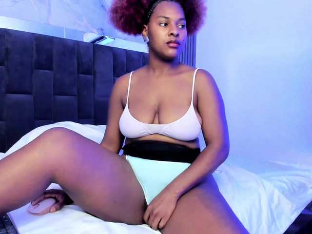 Scarlet-Estelle live cam on BongaCams