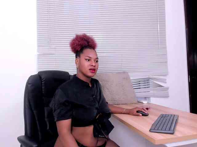 Scarlet-Estelle