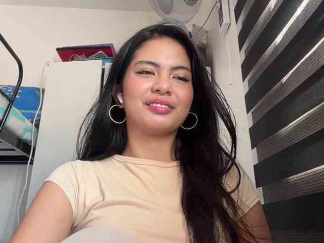 ClaraAllTheWay webcam