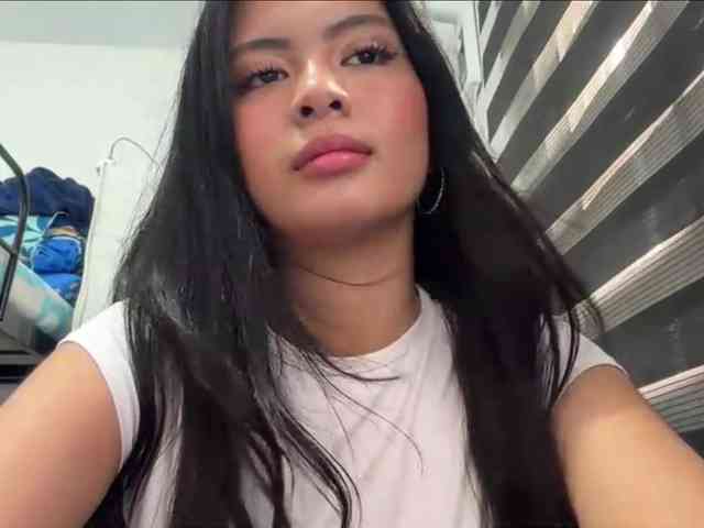 ClaraAllTheWay webcam