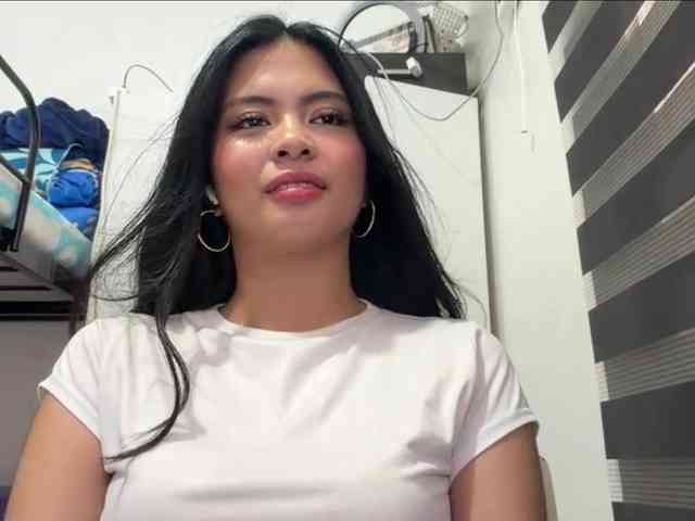 ClaraAllTheWay webcam