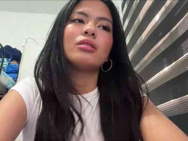 ClaraAllTheWay webcam