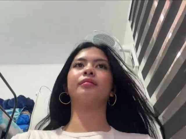 ClaraAllTheWay webcam