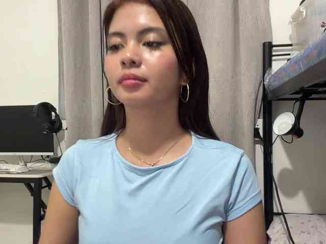 ClaraAllTheWay webcam