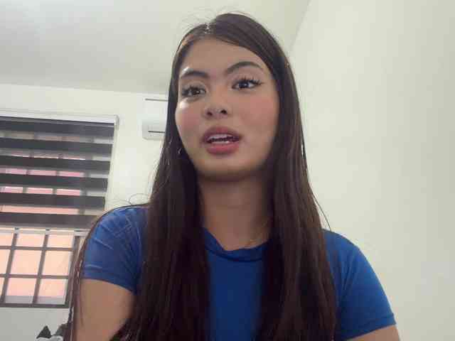 ClaraAllTheWay webcam
