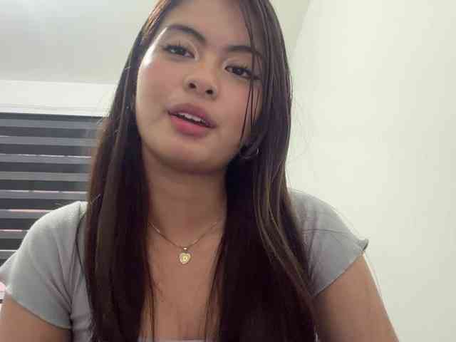ClaraAllTheWay webcam