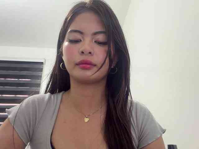 ClaraAllTheWay webcam