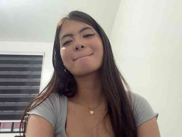 ClaraAllTheWay webcam