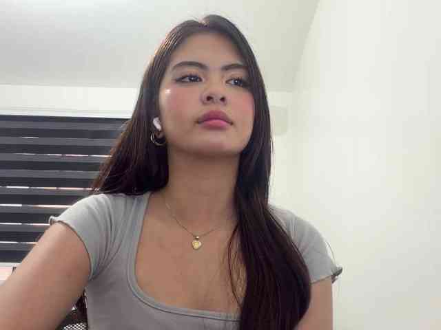 ClaraAllTheWay webcam