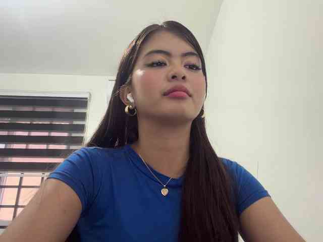 ClaraAllTheWay webcam