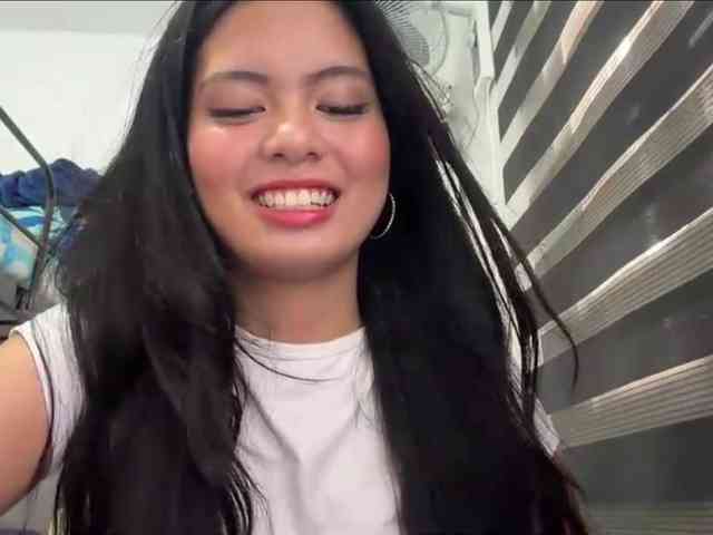ClaraAllTheWay webcam