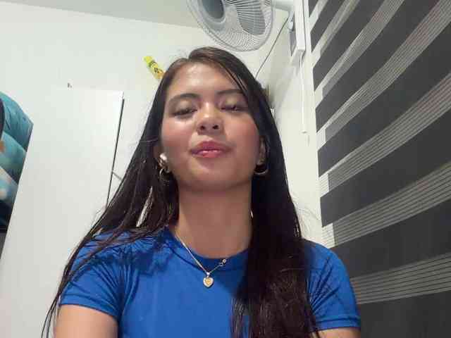ClaraAllTheWay webcam