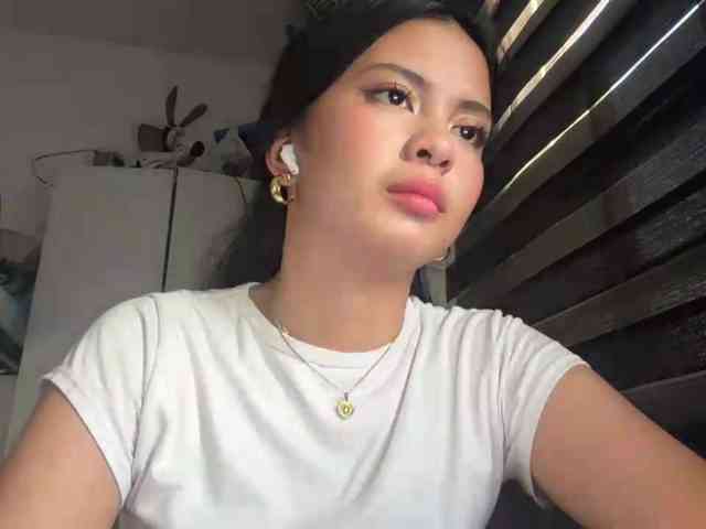 ClaraAllTheWay webcam
