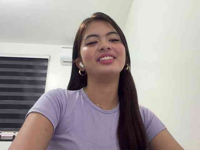 ClaraAllTheWay webcam