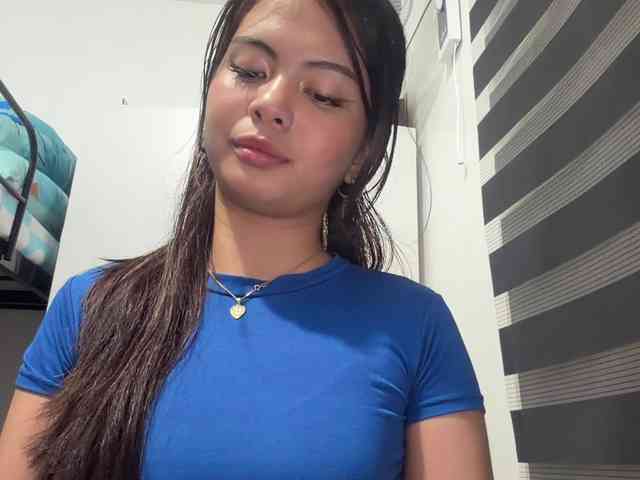 ClaraAllTheWay webcam