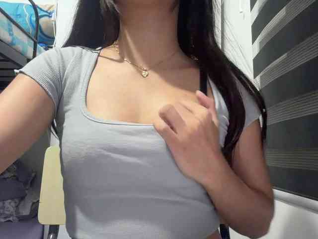 ClaraAllTheWay webcam