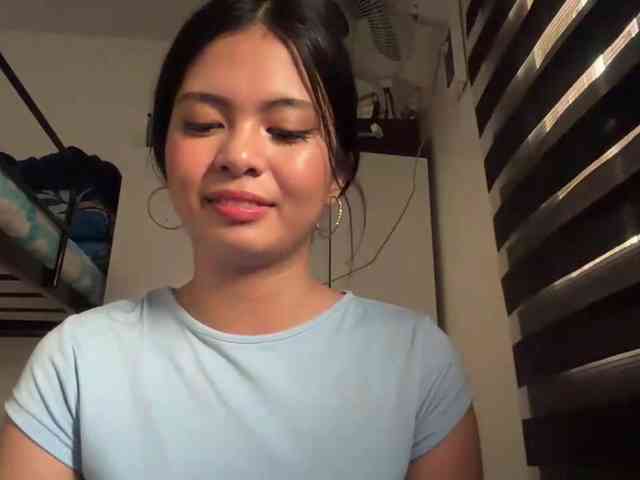 ClaraAllTheWay webcam