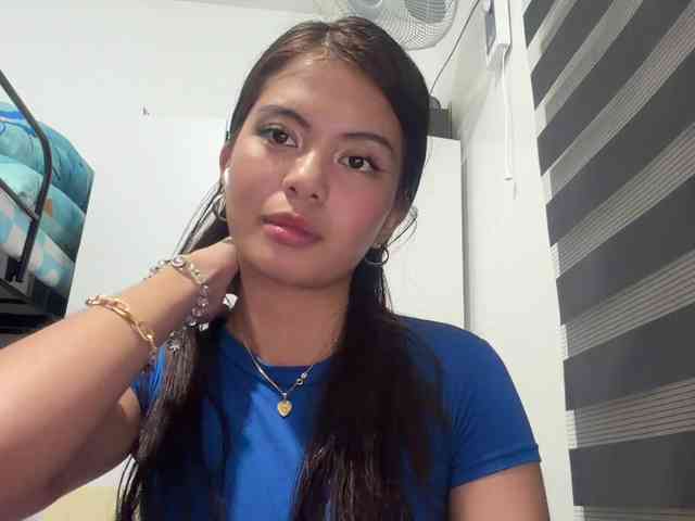ClaraAllTheWay webcam