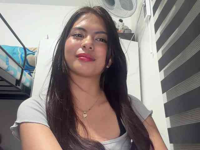 ClaraAllTheWay webcam