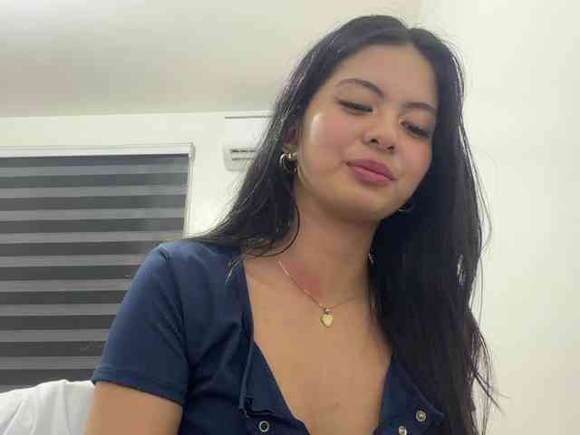 ClaraAllTheWay webcam