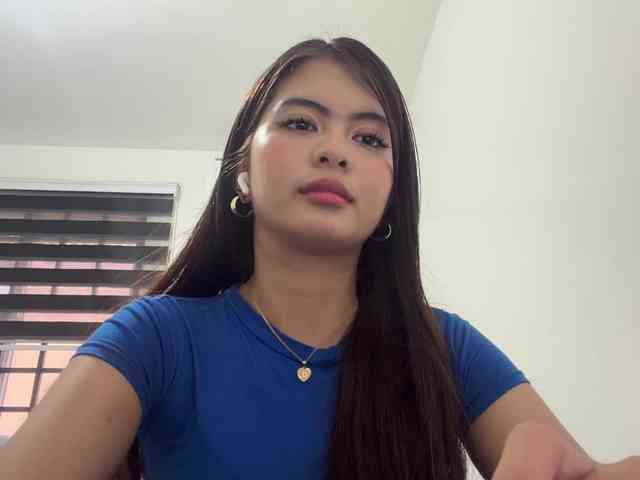 ClaraAllTheWay webcam
