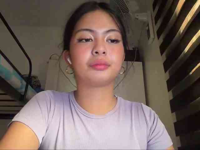 ClaraAllTheWay webcam