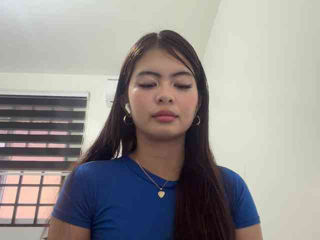 ClaraAllTheWay webcam