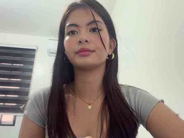 ClaraAllTheWay webcam