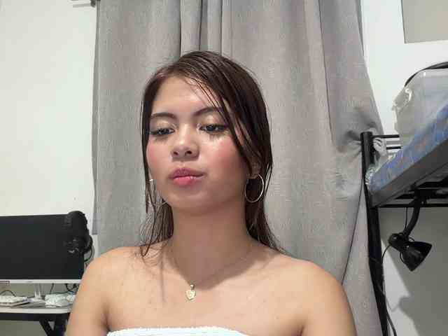 ClaraAllTheWay webcam