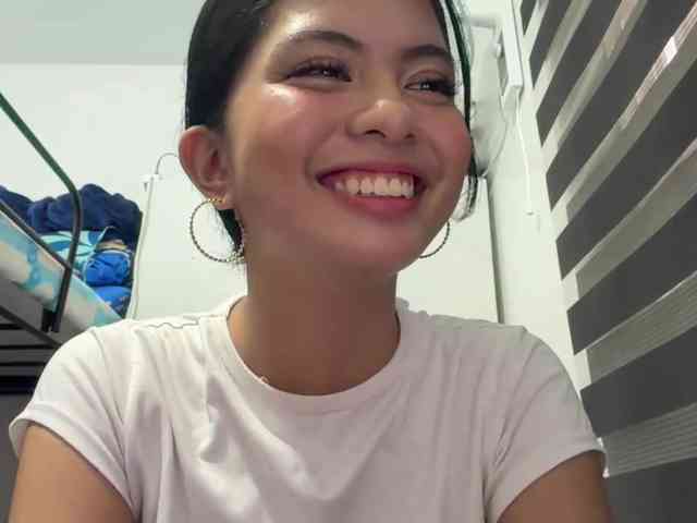 ClaraAllTheWay webcam