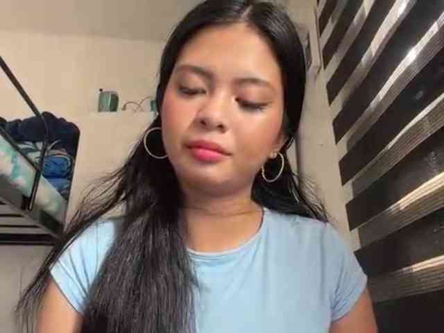 ClaraAllTheWay webcam